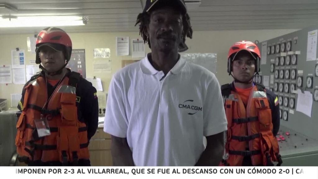 Rescatan a un hombre que sobrevivió en un velero a la deriva durante 24 días tomando ketchup y agua de lluvia
