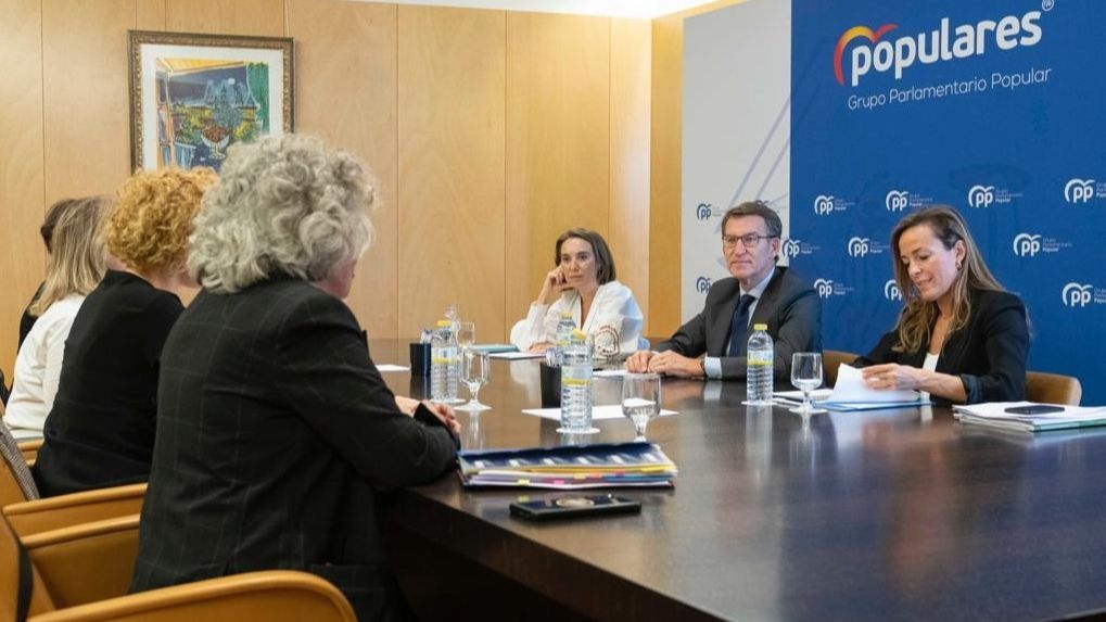 Feijóo se reúne con la Alianza Contra el Borrado de las Mujeres el pasado mes de octubre