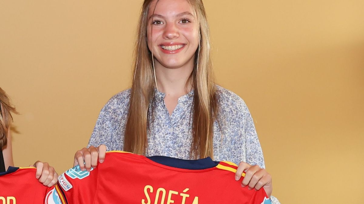 infanta-sofia-con-una-camiseta-de-la-seleccion-espanola-con-su-nombre_68c5.jpg