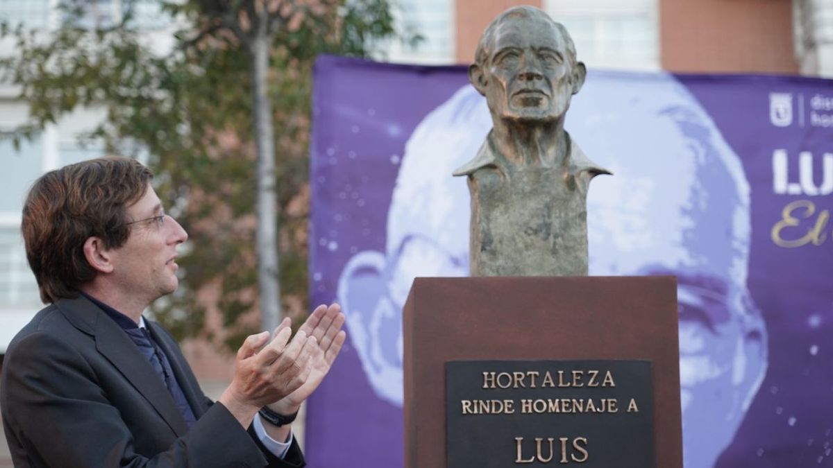 Madrid homenajea a Luis Aragonés con un busto en Hortaleza 9 años después de su muerte