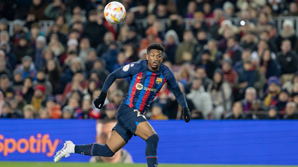 Balde se convierte en indiscutible para Xavi Hernández: “Nos da una garantía tremenda”