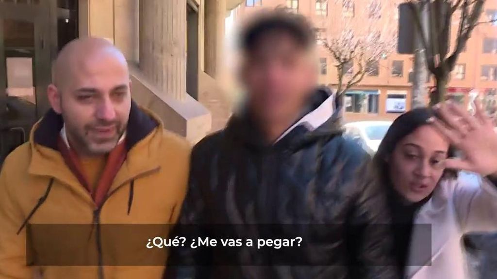 'Ya es mediodía' localiza a Simona en directo y sus acompañantes se ponen agresivos