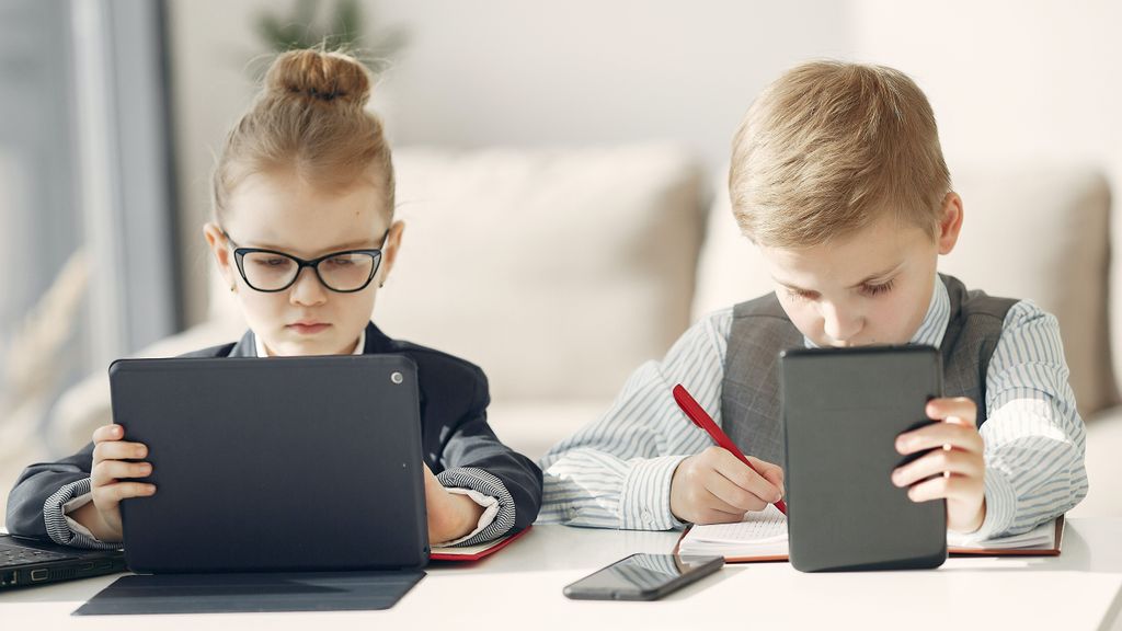Los niños no quieren soltar nunca la tablet