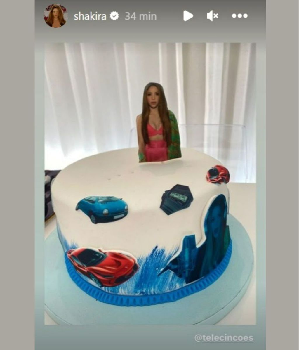 Shakira muestra la tarta que le ha regalado 'El programa de Ana Rosa'