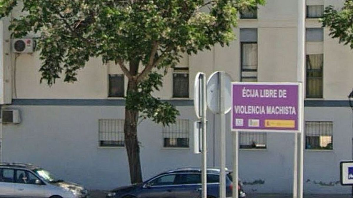 Un profesor, detenido en Écija acusado de agredir sexualmente a una amiga que le exigió preservativo