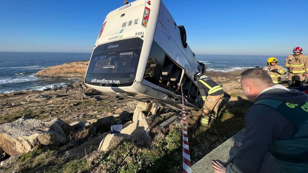 Cuatro heridos en un escalofriante accidente de un microbus en Baiona: “Podría haber sido mucho peor”
