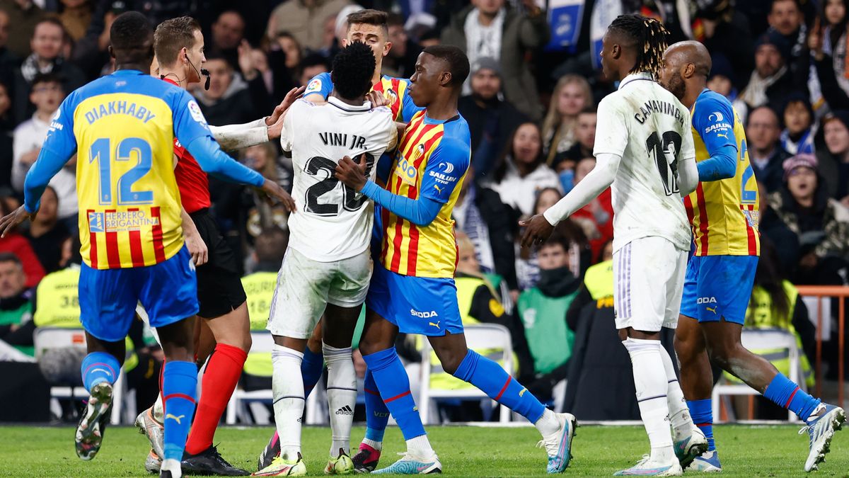 Gabriel Paulista se disculpa tras la patada a Vinicius: "No fue mi intención hacer daño" Gabriel Paulista se disculpa tras la patada a Vinicius: "No fue mi intención hacer daño"