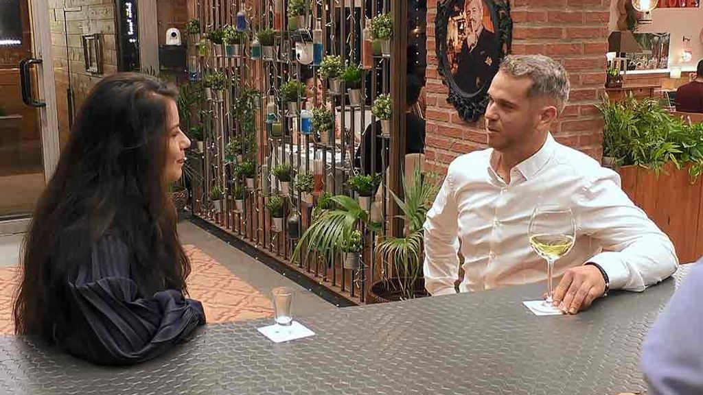 Junelly y Carlos durante su cita en 'First Dates'