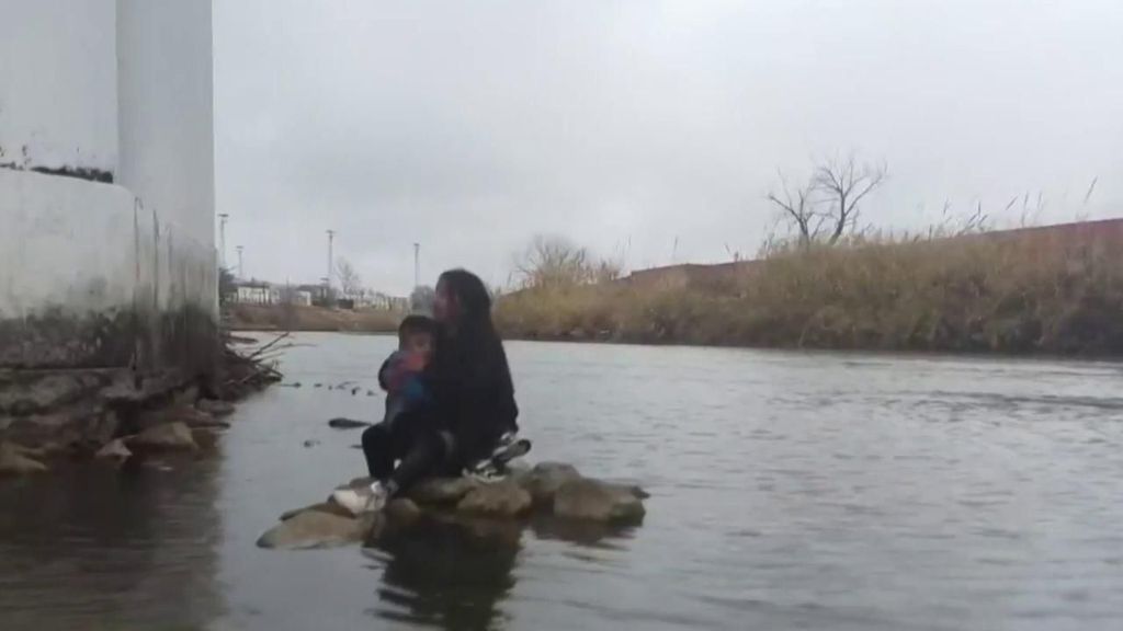 El agónico rescate de una familia ecuatoriana arrastrada por un río en la frontera de Estados Unidos