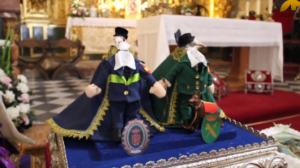Critican el uso de palomas disfrazadas en Alcalá la Real (Jaén) por la festividad de la Candelaria