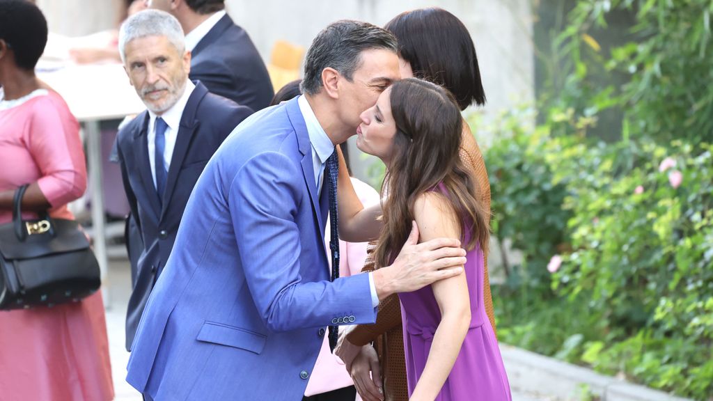 Pedro Sánchez besa a Irene Montero en una imagen de archivo