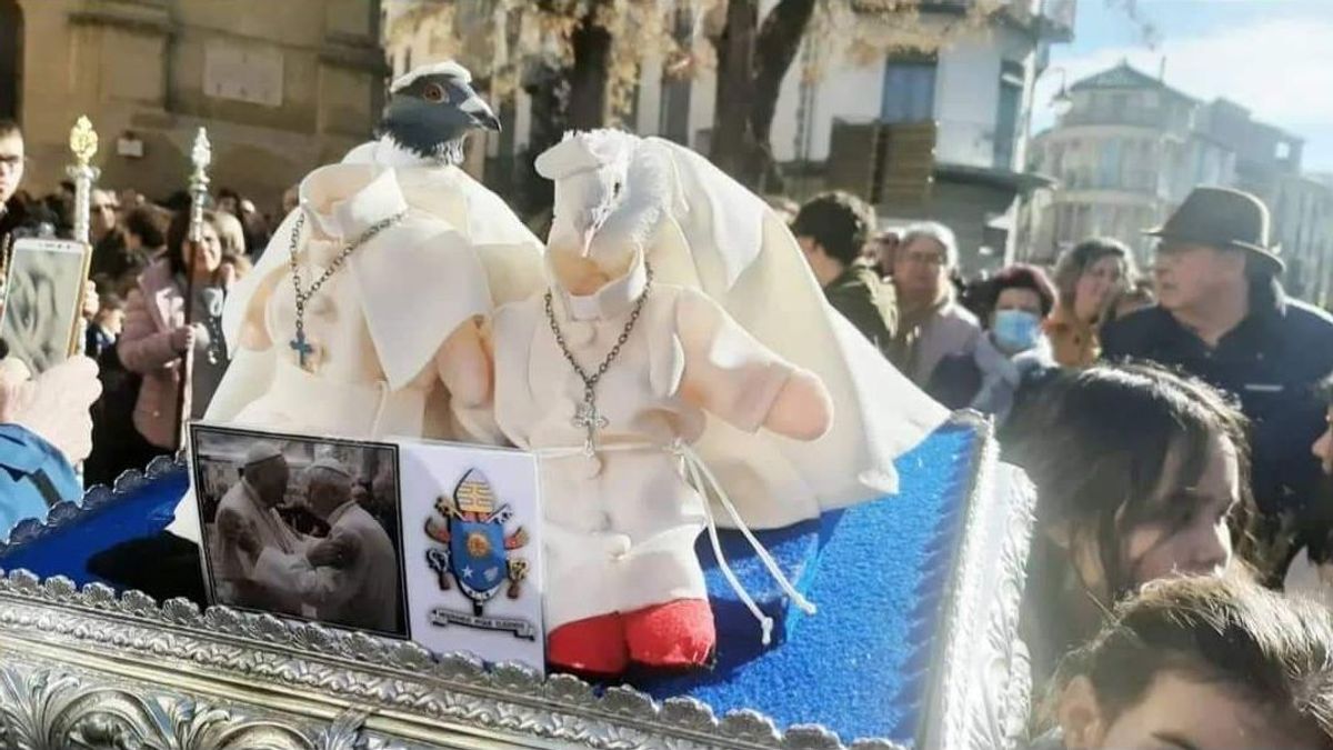Polémica por los palomos disfrazados de Jaén Polémica por los palomos disfrazados de Jaén