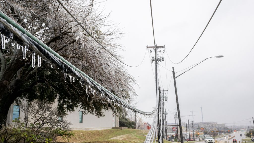 Postes eléctricos congelados en Texas por el intenso frío