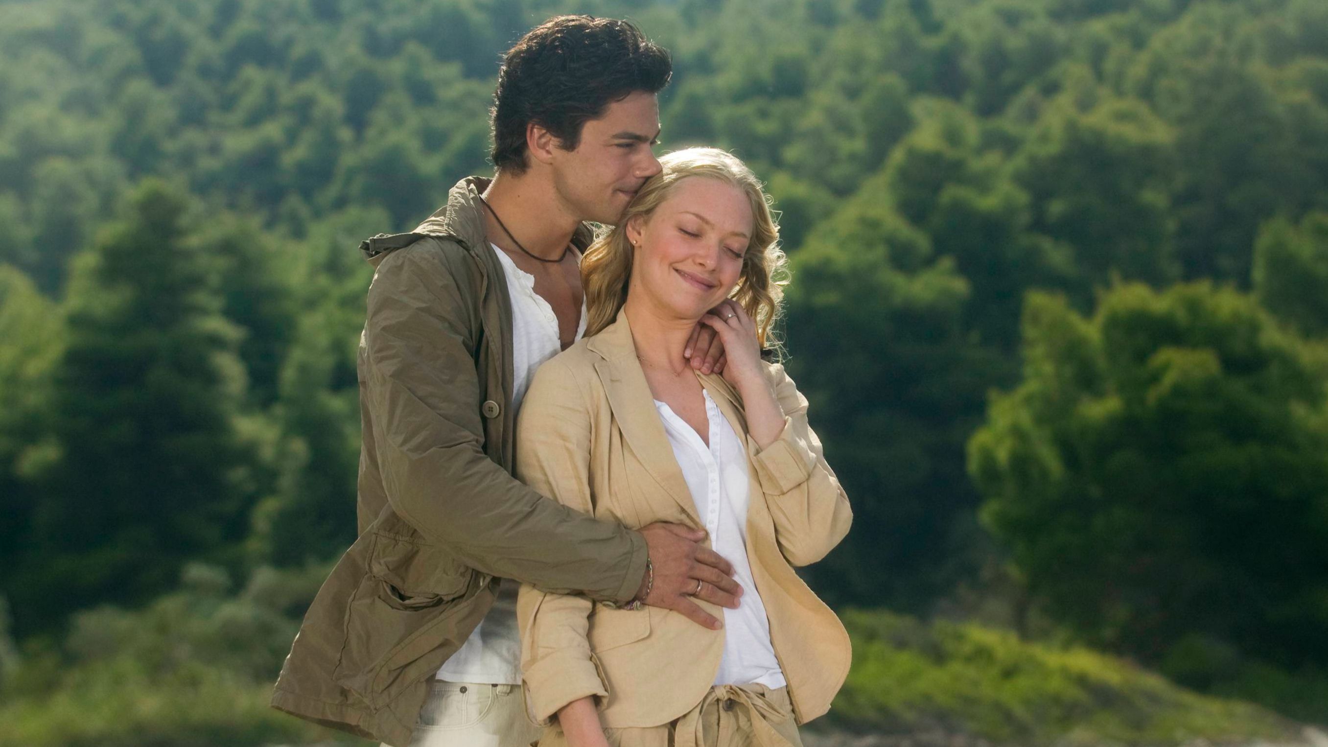 Amanda Seyfried y Dominic Cooper