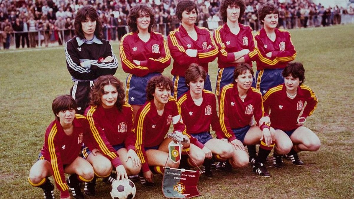 Cómo (no) ha cambiado el fútbol en España 40 años después del primer partido  oficial de la selección femenina - NIUS