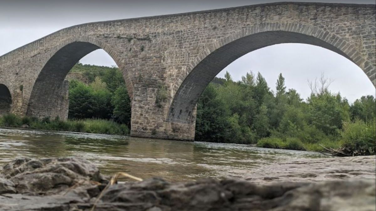 Puente de San Pedro sobre el río Arga