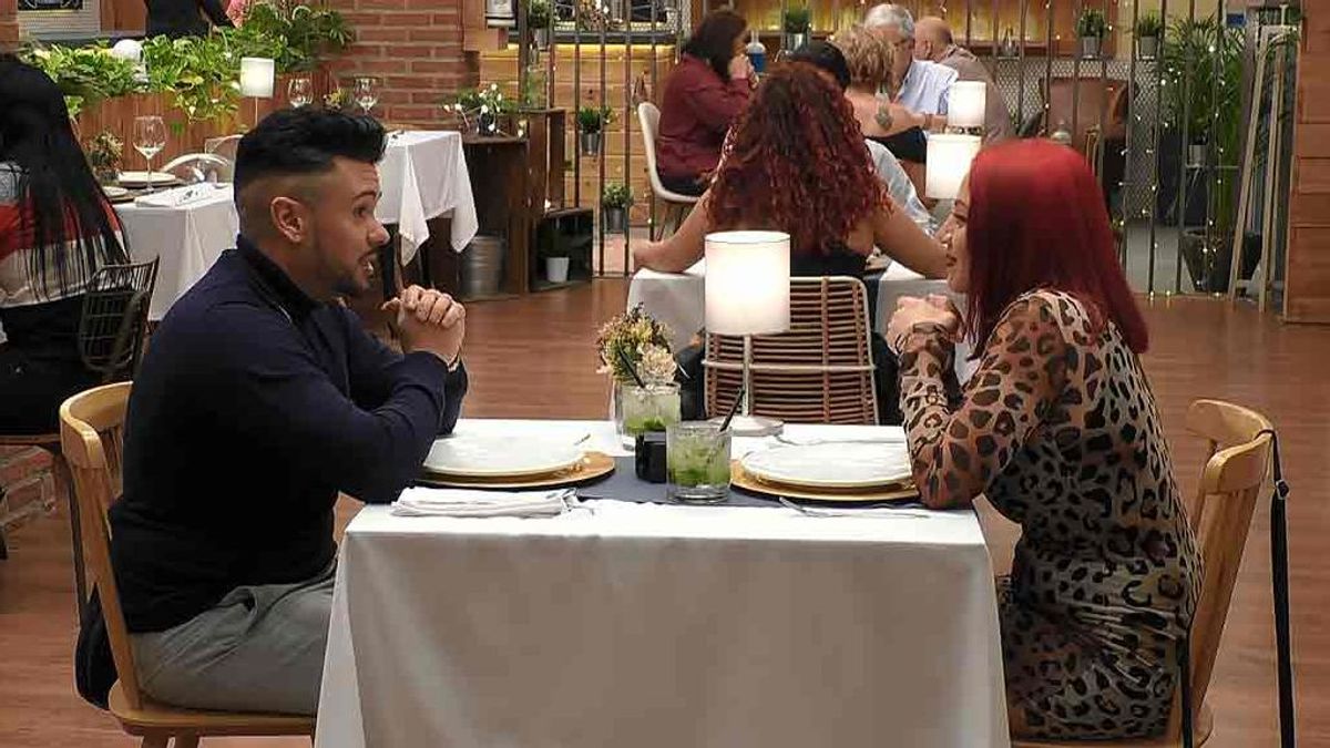 Daniel de ‘First Dates’ tiene un tatuaje junto al gusanito: “Justo en la puerta del garaje”