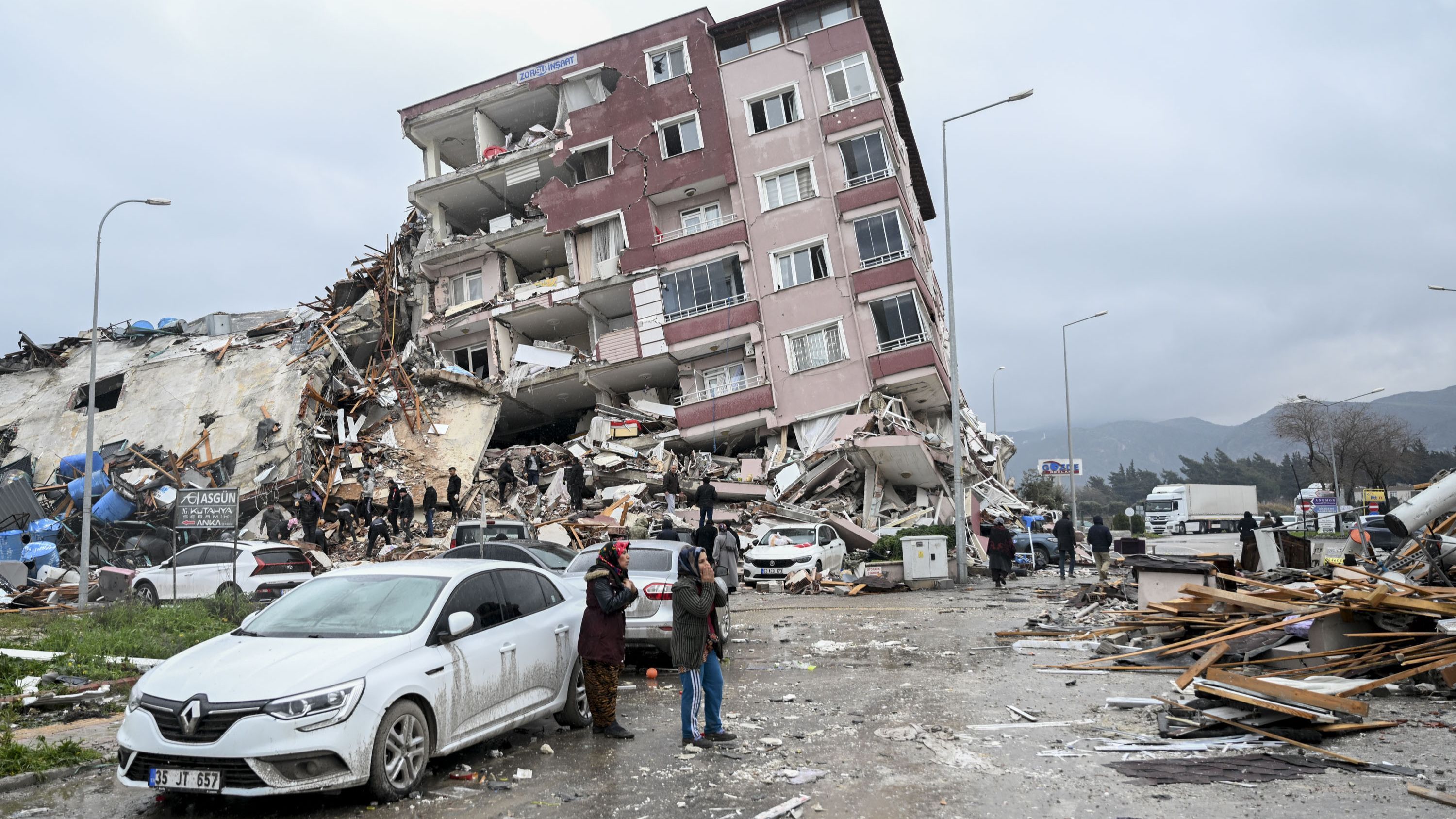 Rescates en Turquía: los trabajos continúan sin descanso