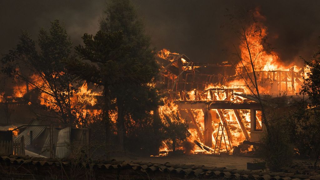 Los incendios en Chile dejan decenas de muertos y arrasan cientos de casas