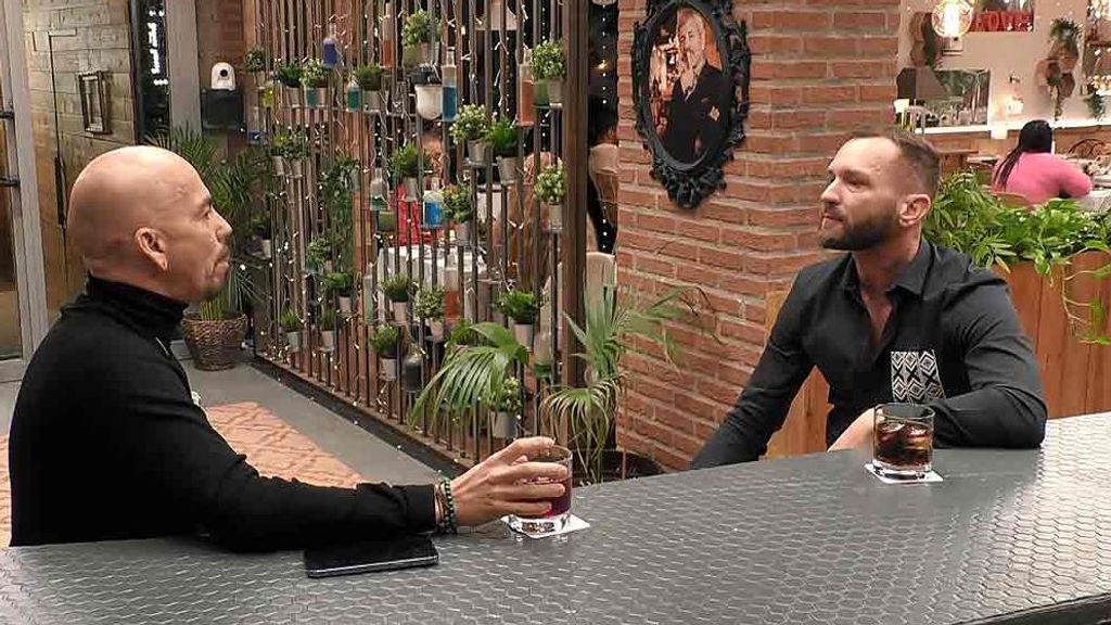 Luis y Carmelo durante su cita en 'First Dates'