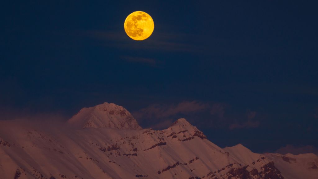 Luna de Nieve en Abruzzo, Italia