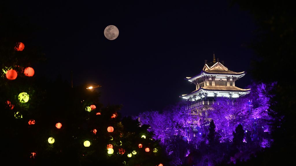 Luna de Nieve en  Neijiang, provincia china de Sichuan