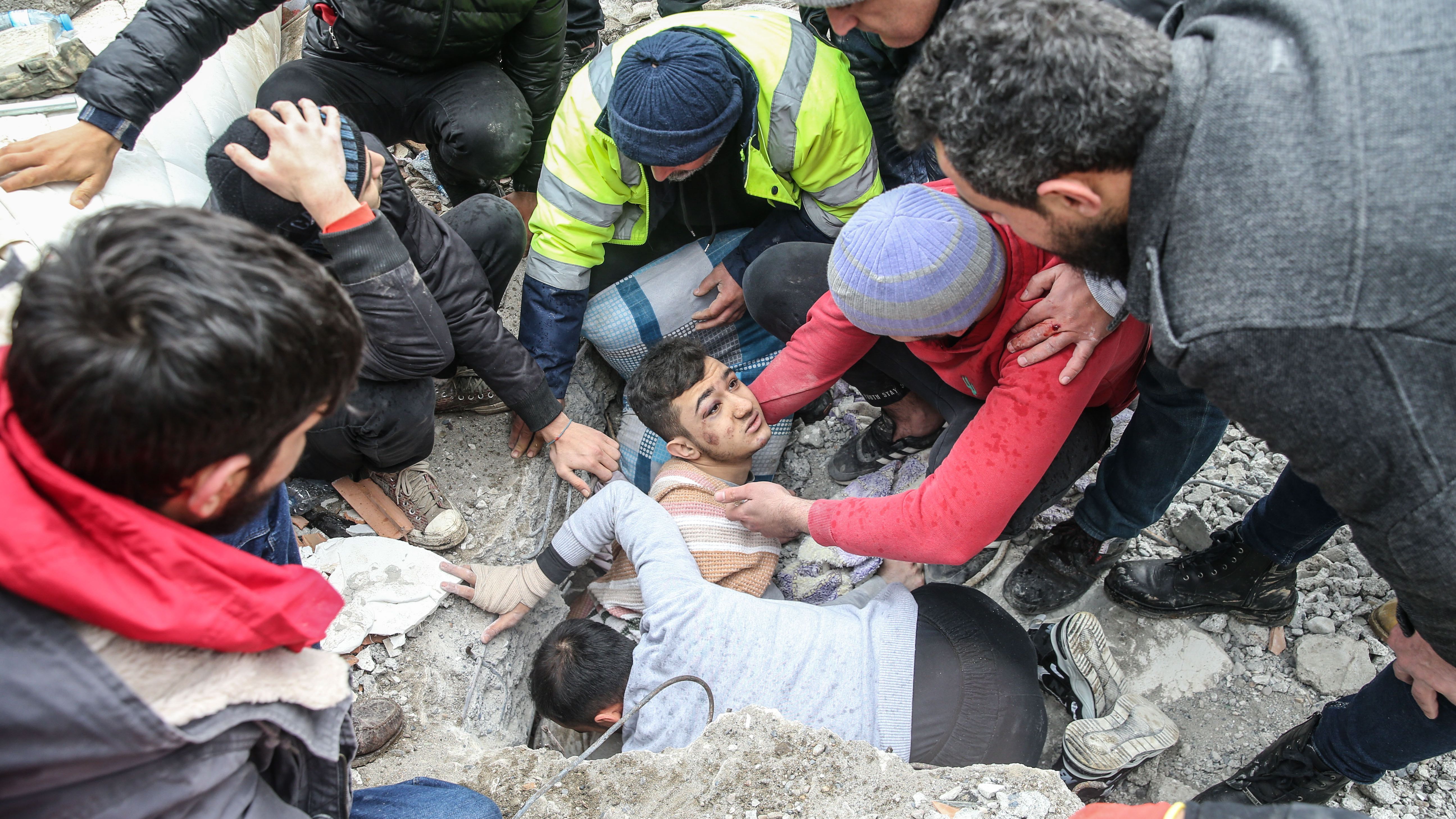 Terror y desconsuelo en Turquía y Siria tras el terremoto: "El miedo más terrible que la gente está sufriendo son las réplicas”