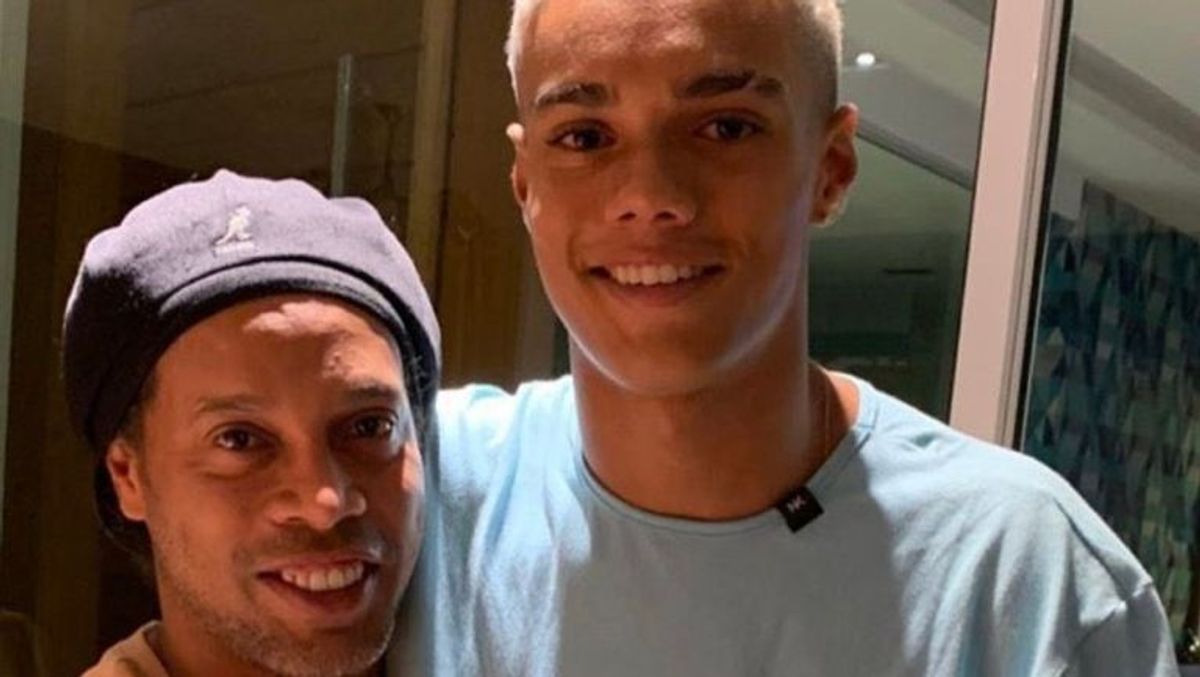 Ronaldinho confirma el fichaje de su hijo por el Barça: "Ahora estaré más presente en el club"