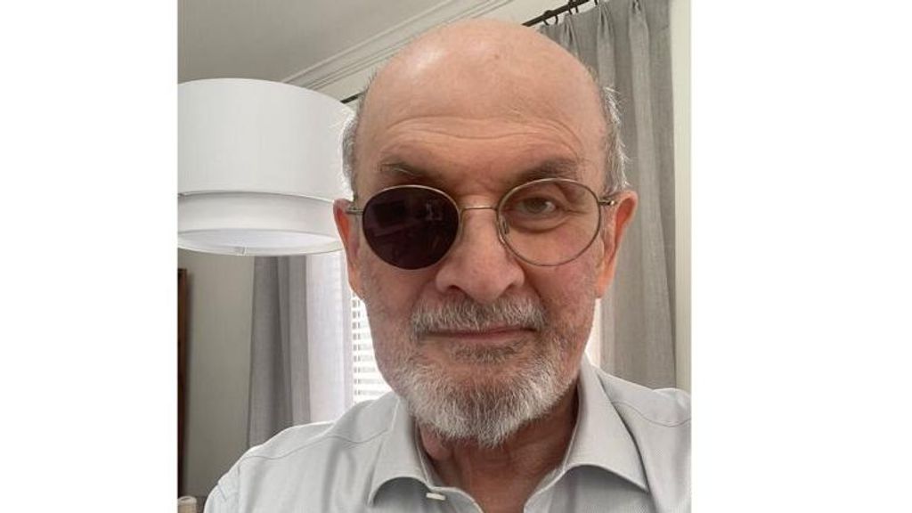 El dramático relato de Salman Rushdie ante el hombre que le propinó 12 puñaladas