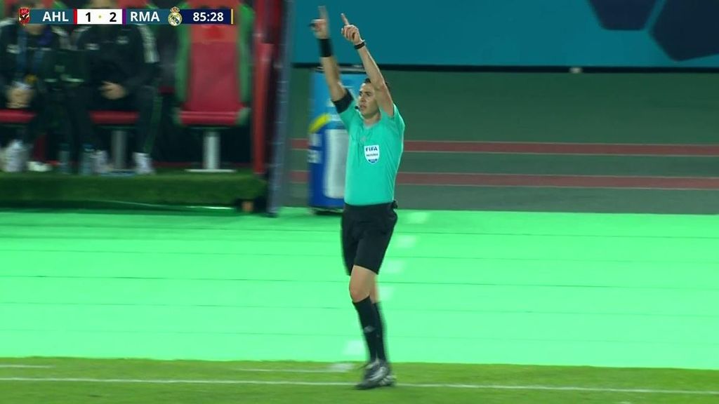 El árbitro grita por megafonía el penalti pitado al Madrid: Modric falló desde los once metros