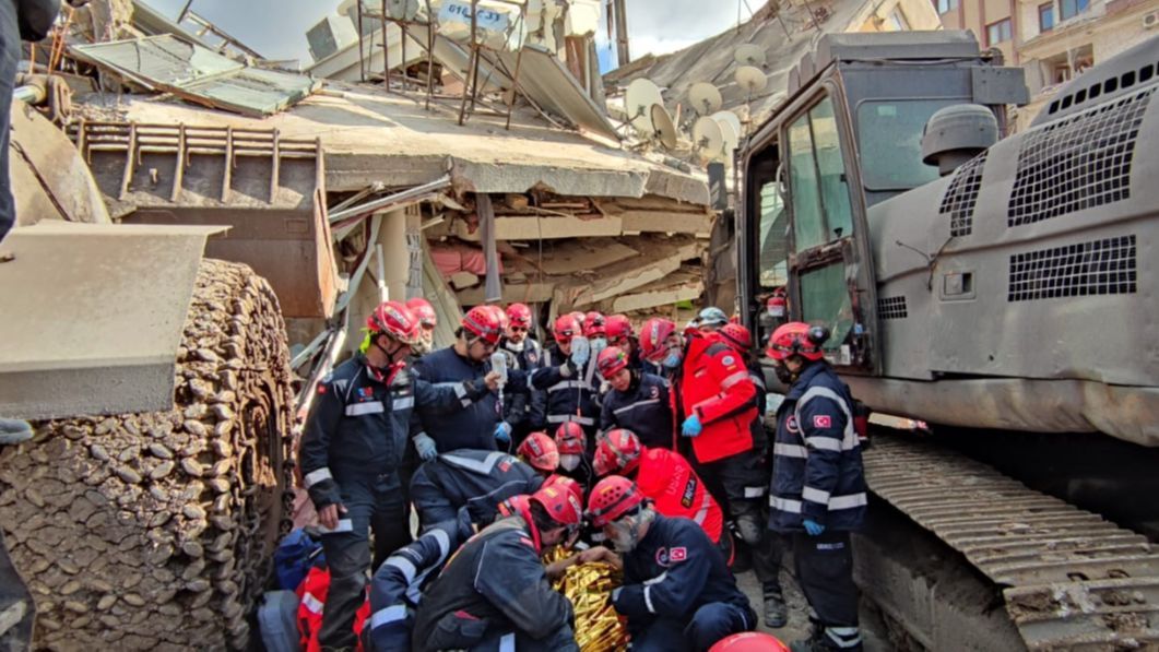 Bomberos de Madrid salvan la vida de un hombre tras 13 horas trabajando sin descanso