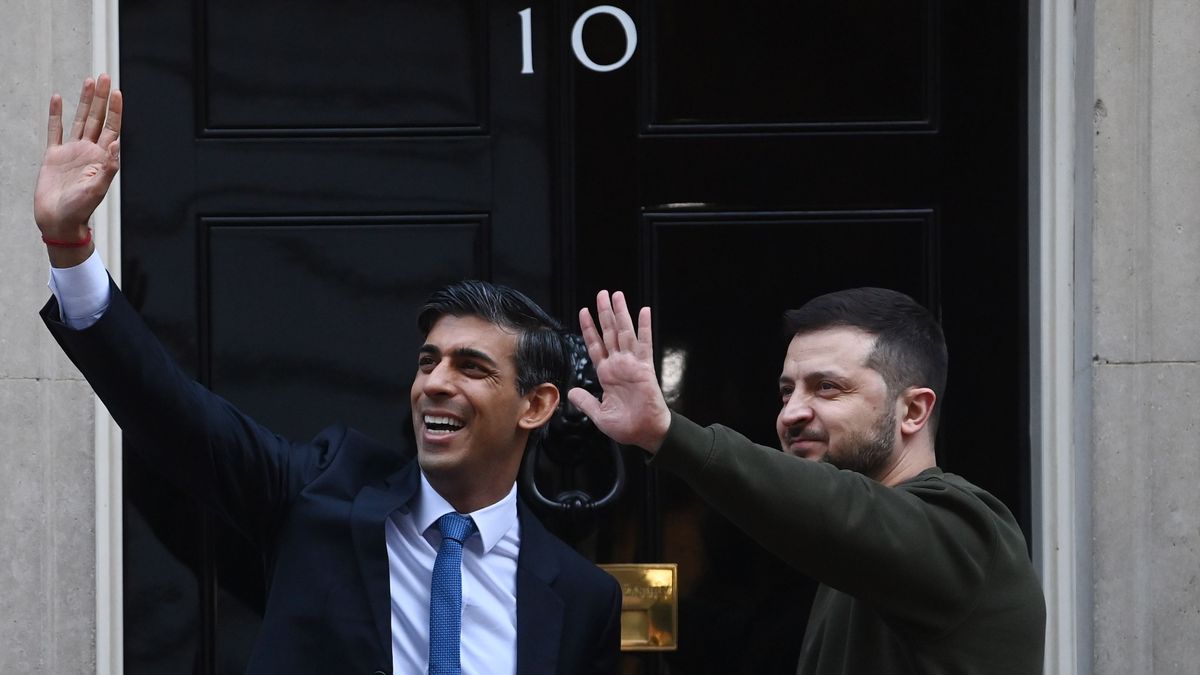 British Prime Minister Rishi Sunak welcomes Ukraine President Volodymyr Zelensky to London