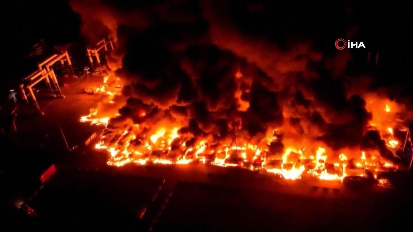 Turquía aún no ha extinguido el fuego en el puerto de Hatay declarado tras el terremoto