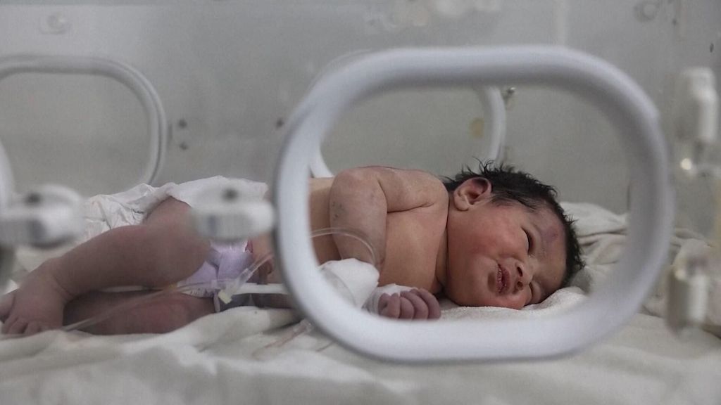 La historia de la recién nacida rescatada con el cordón umbilical tras el terremoto en Siria