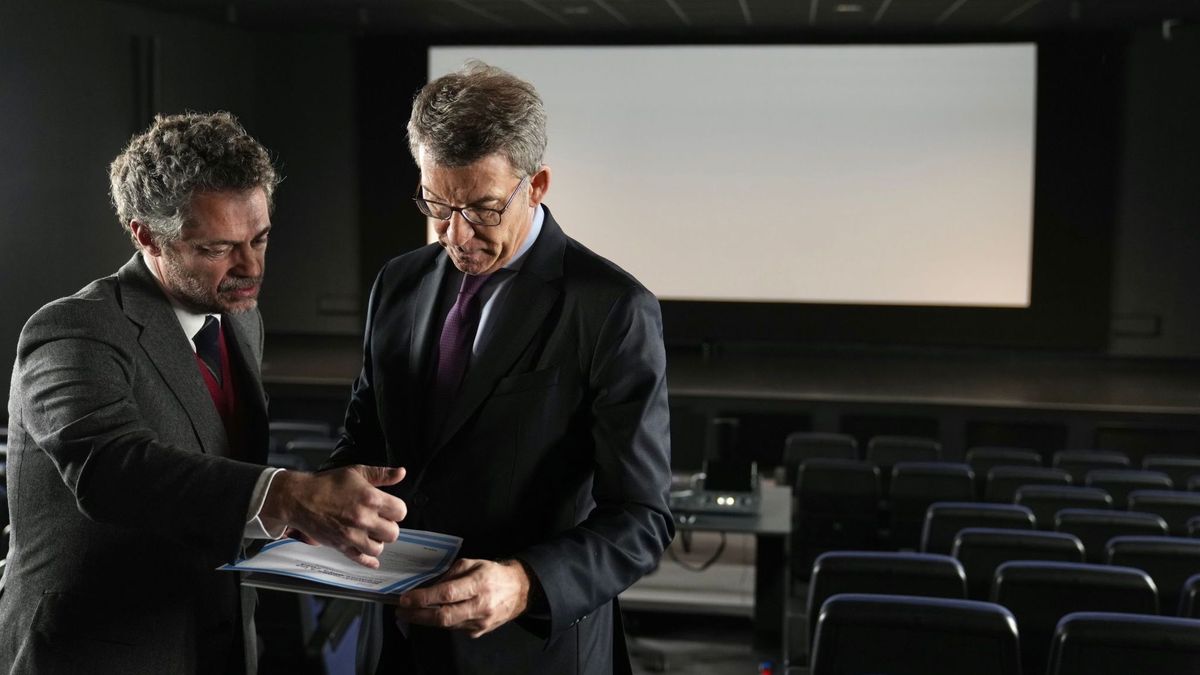 El presidente del PP, Alberto Núñez Feijóo, en la escuela Cimenatográfica y audiovisual de la Comunidad de Madrid