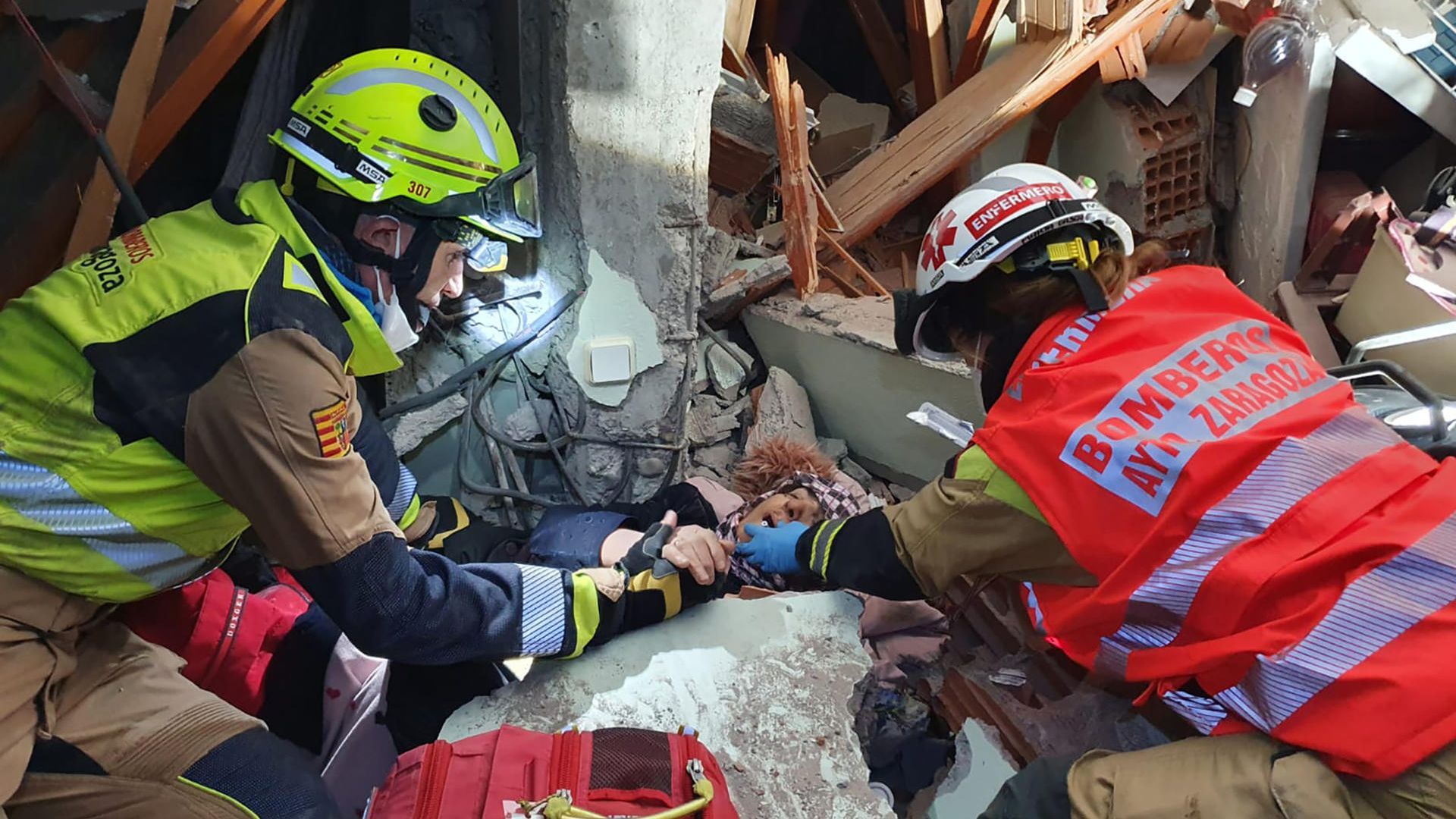 Los rescatistas en Turquía trabajan al límite: equipos españoles ayudan a encontrar supervivientes