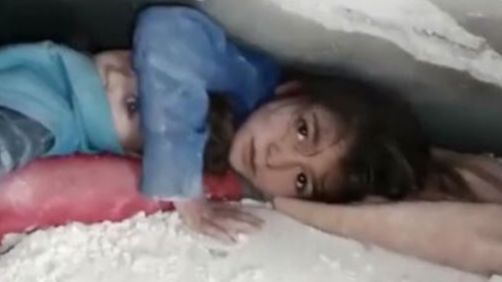 Ver sufrir a los niños tras el terremoto de Turquía: "Si cambias de canal es como si no pasara"