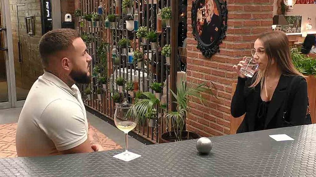 Alicia y José Alfredo durante su cita en 'First Dates'