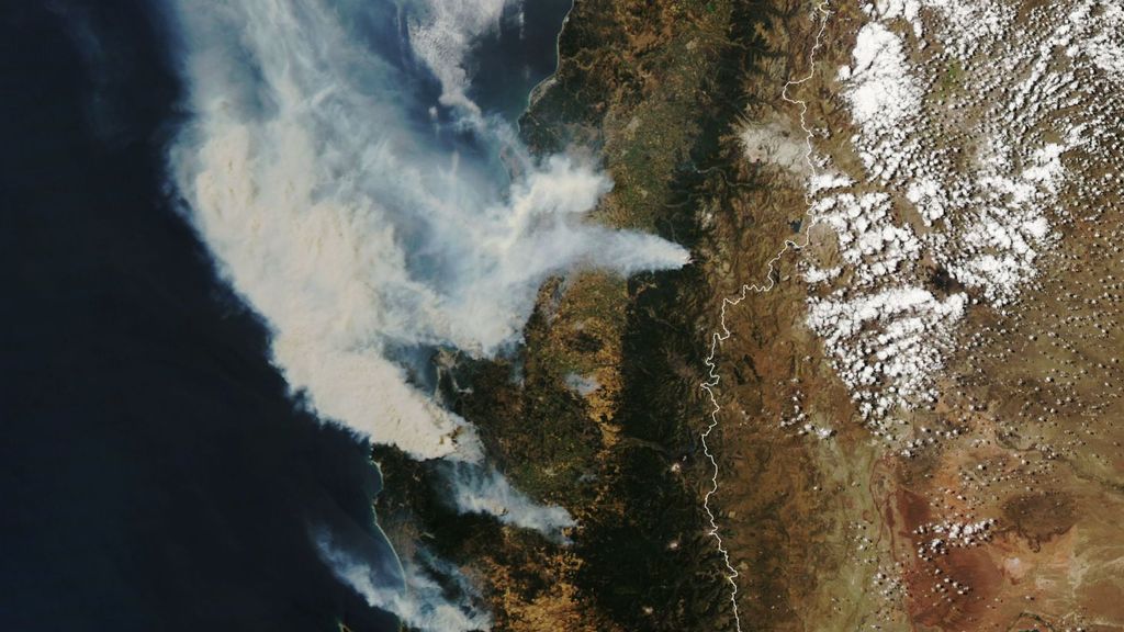 La NASA fotografía las inmensas nubes de humo de los incendios de Chile