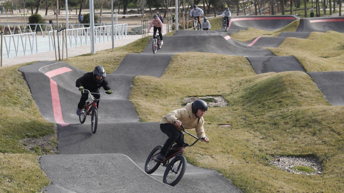 Madrid inaugura el jardín de Carlos Matallanas en Latina, con pistas deportivas y bosques de picnic Madrid inaugura el jardín de Carlos Matallanas en Latina, con pistas deportivas y bosques de picnic