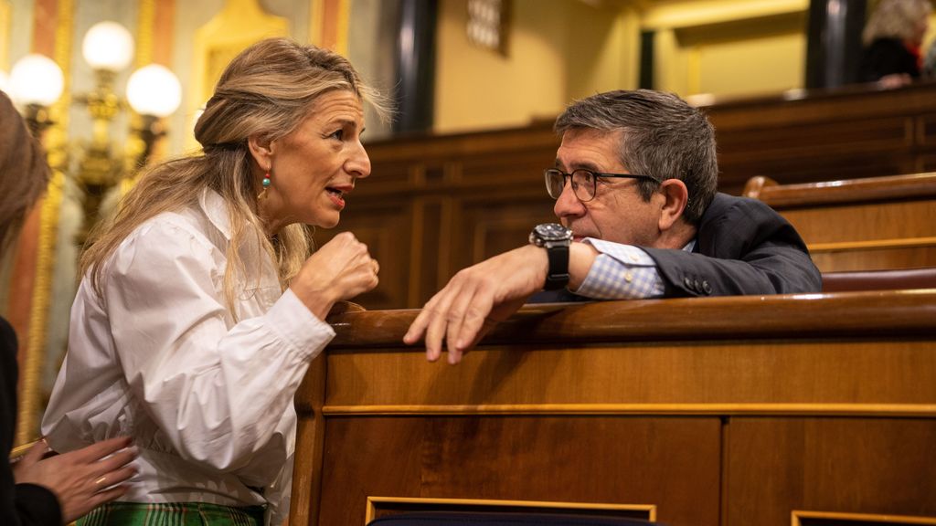 Patxi López y Yolanda Díaz conversan esta semana durante el pleno del Congreso