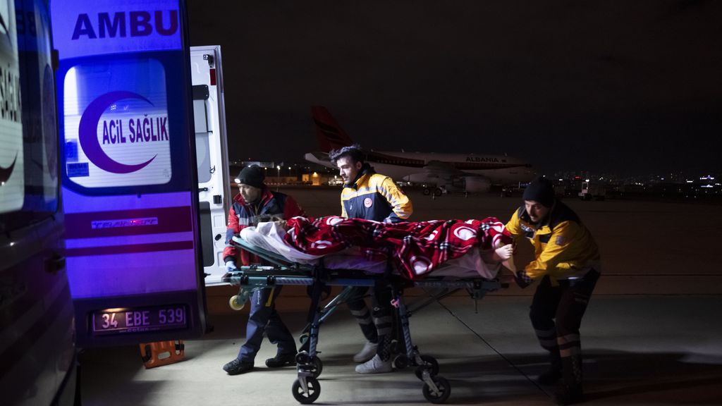 Traslado de pacientes de zonas afectadas a Estambul