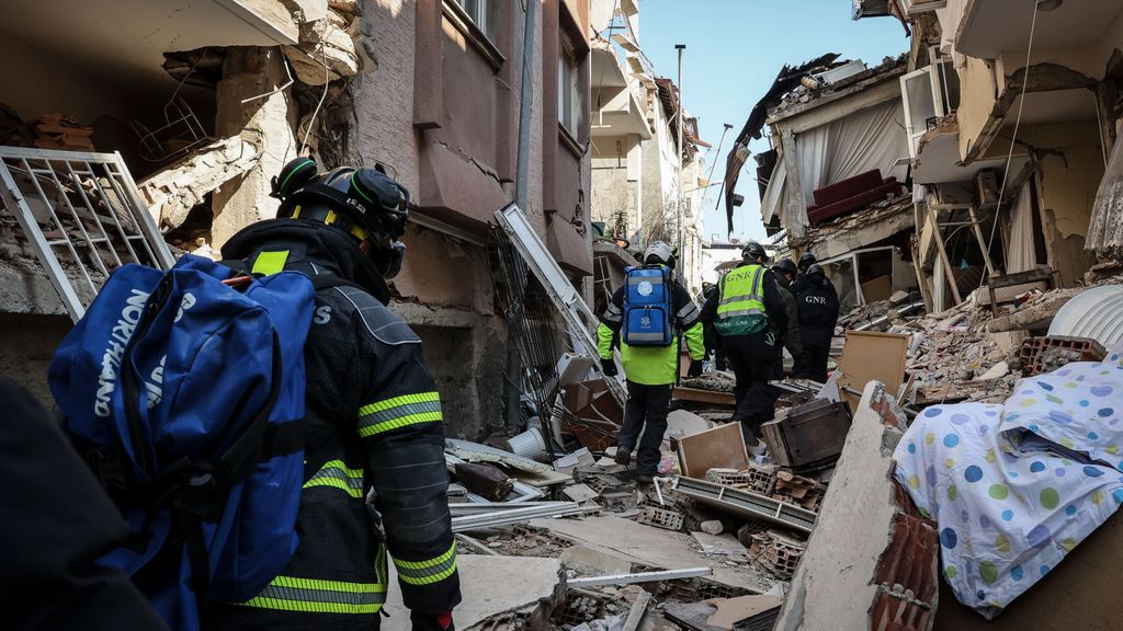 14 detenidos por negligencias en la construcción de edificios en Turquía