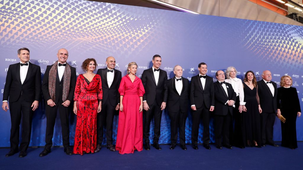 Pedro Sánchez y las ministras