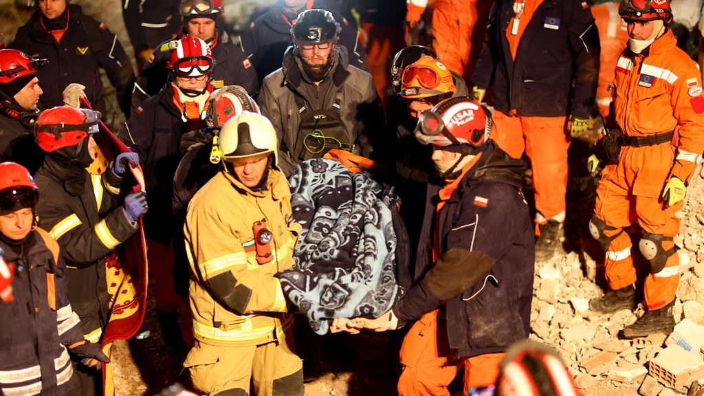 Rescate milagroso en Turquía: liberan de entre los escombros a dos mujeres tras 122 horas