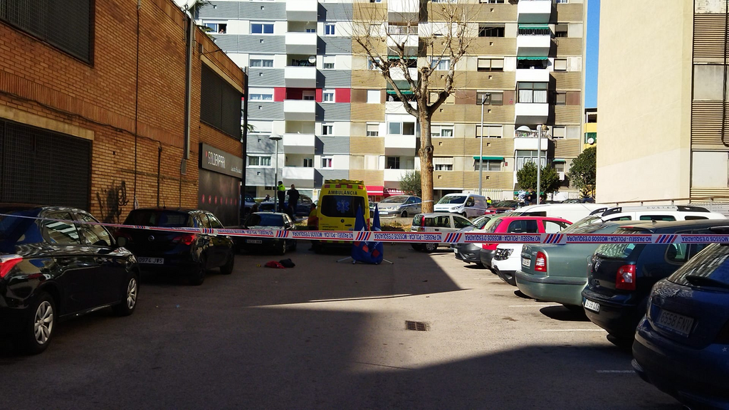 Calle Zaragoza de Badia del Vallès (Barcelona) donde un hombre ha muerto de un tiro en la cabeza