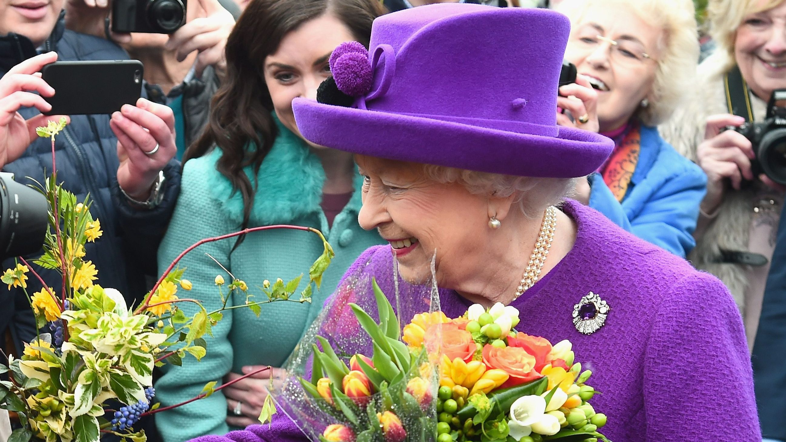 Isabel II en un acto público. FUENTE: Cordonpress