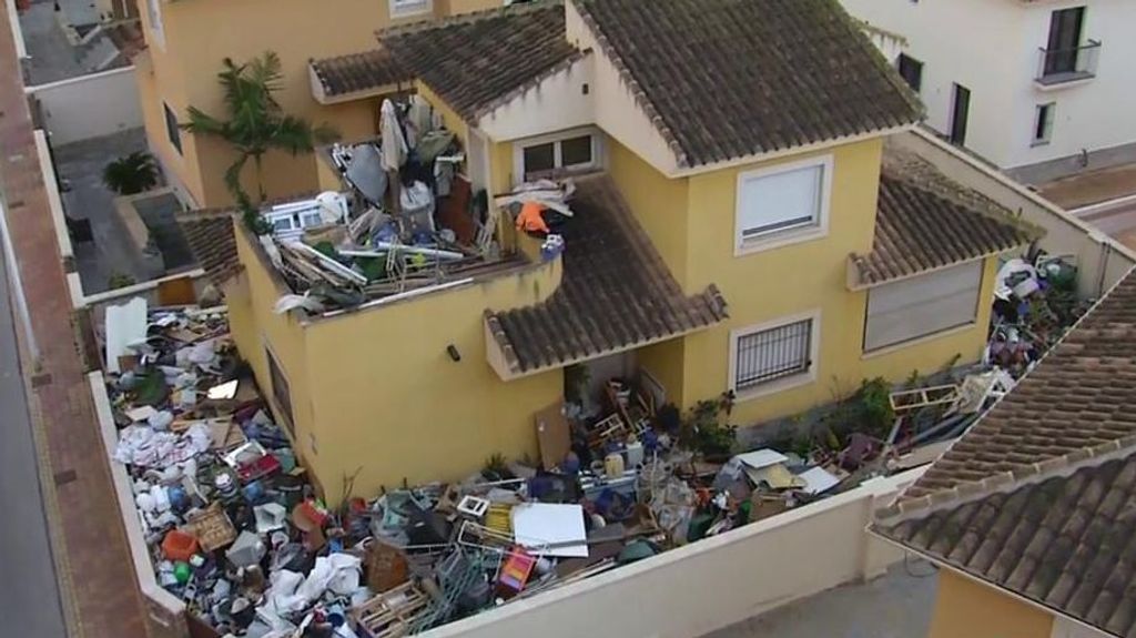 La casa repleta de basura en Mazarrón, Murcia