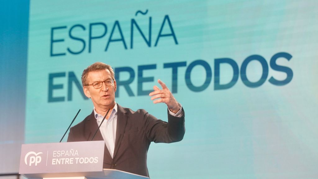 El presidente del PP, Alberto Núñez Feijóo, este fin de semana en una acto electoral en Sevilla