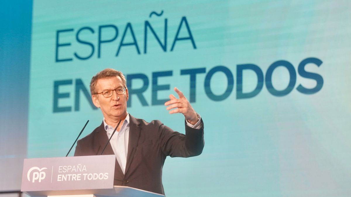 El presidente del PP, Alberto Núñez Feijóo, este fin de semana en una acto electoral en Sevilla